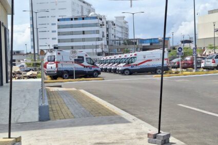 49 ambulancias serán distribuidas a varias ciudades del país luego de pasar el proceso de desaduanización