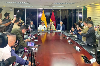 Gobierno alista reforma para generación privada de electricidad en Ecuador