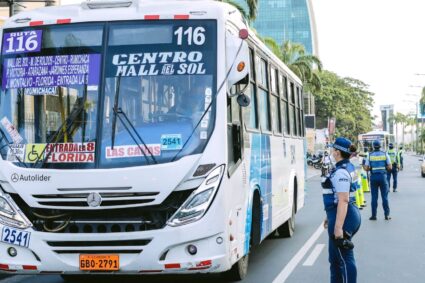 ¿Qué autobuses ejecutivos recibirán permiso para cobrar $0,45 en Guayaquil?