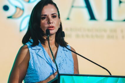 La Prefecta Marcela Aguiñaga Reitera Su Compromiso de Proteger la Economía Nacional.