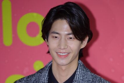 El actor Song Jae Rim es encontrado sin vida en su departamento. Una carta deja interrogantes