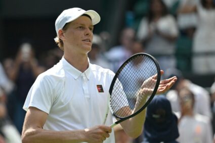 Jannik Sinner arrasa en su debut en Wimbledon: victoria contundente sobre su compatriota Nardi
