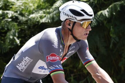 Van der Poel arrebata el amarillo a Pogacar por un segundo en la sexta etapa del Tour