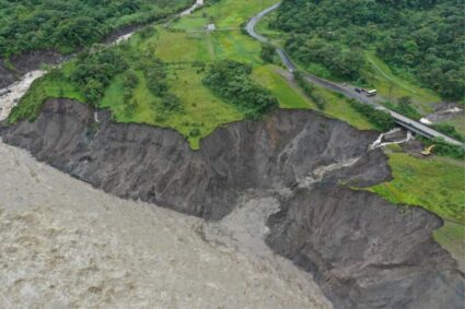 Lluvias intensas en la Amazonía aceleran erosión del río Coca y ponen en alerta a la hidroeléctrica Coca Codo Sinclair