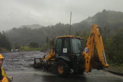 Al menos cinco carreteras de Ecuador están cerradas hoy, 1 de julio, por deslizamientos e inundaciones