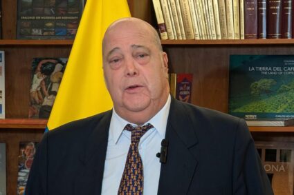Petro envía a su embajador de regreso a Washington para enfriar crisis diplomática con EE.UU.