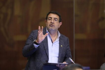 CAL frena polémico proyecto de Santiago Díaz que bajaba la edad de consentimiento a 14 años