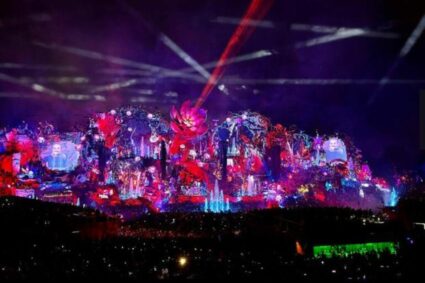 Fuego consume el icónico escenario principal de Tomorrowland a dos días de su inicio