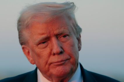 Trump anuncia aranceles de hasta 250% a fármacos e impone nuevos gravámenes sobre semiconductores