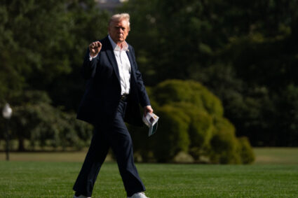 Trump insiste en imponer aranceles del 100% a películas producidas fuera de Estados Unidos