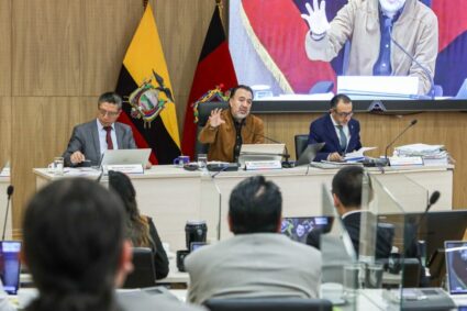 El Concejo Metropolitano de Quito rechaza sancionar a concejales por ausencias tras propuesta de multa