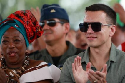 Gobierno entrega USD 2 millones y 111 motores fuera de borda a comunidades afro y montubias en Esmeraldas