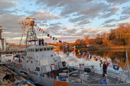 EE. UU. entrega al Ecuador el guardacostas “Isla Santa Rosa” para reforzar la seguridad marítima