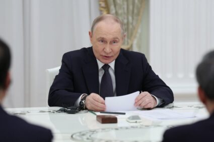 EE.UU. y Rusia negocian en secreto un plan de 28 puntos para poner fin a la guerra en Ucrania