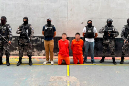 Policía en servicio activo es detenido por integrar banda que extorsionaba a restaurante en Quito con “vacuna”