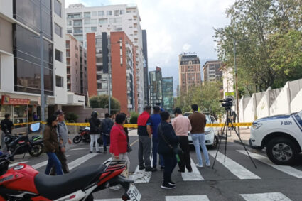 Ataque armado en zona comercial del norte de Quito deja un guardia fallecido y genera investigación policial