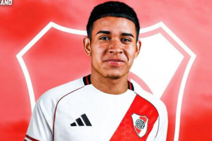 Kendry Páez llega a River Plate: el volante ecuatoriano se incorporará al club argentino en condición de préstamo