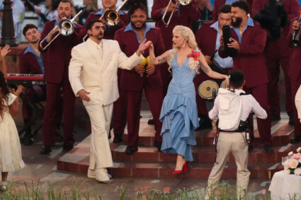 Rosalía, Lady Gaga, Residente y otras estrellas elogian la histórica actuación de Bad Bunny en el Super Bowl