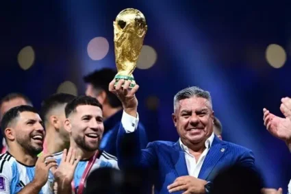 La AFA atraviesa un momento delicado luego de que la Justicia federal de Argentina decidiera procesar a su presidente, Claudio Tapia, y al tesorero Pablo Toviggino