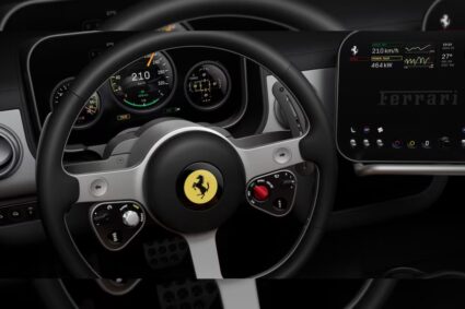 Jony Ive, reconocido exdiseñador de Apple, rechaza la incorporación de pantallas táctiles grandes en los automóviles